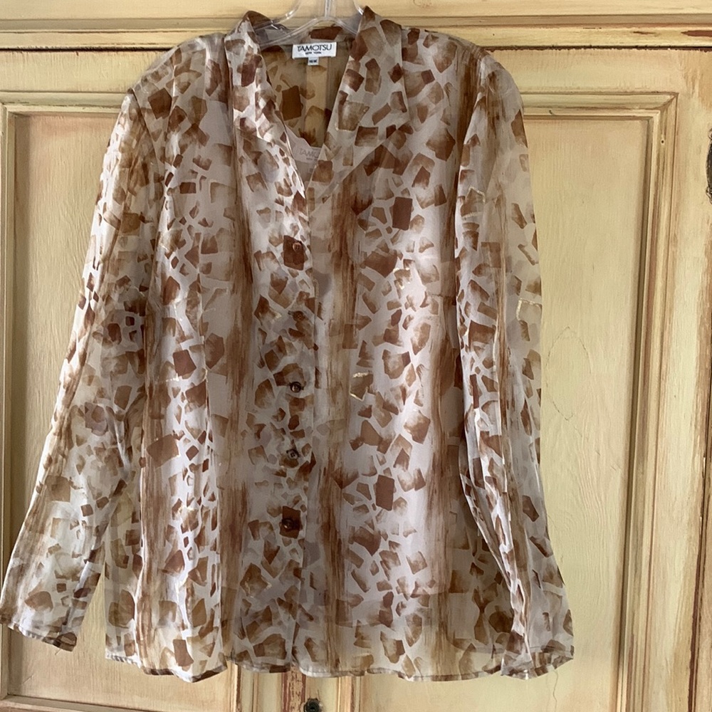 New with tags. Tamotsu 2 piece sheer blouse. Size 16W.